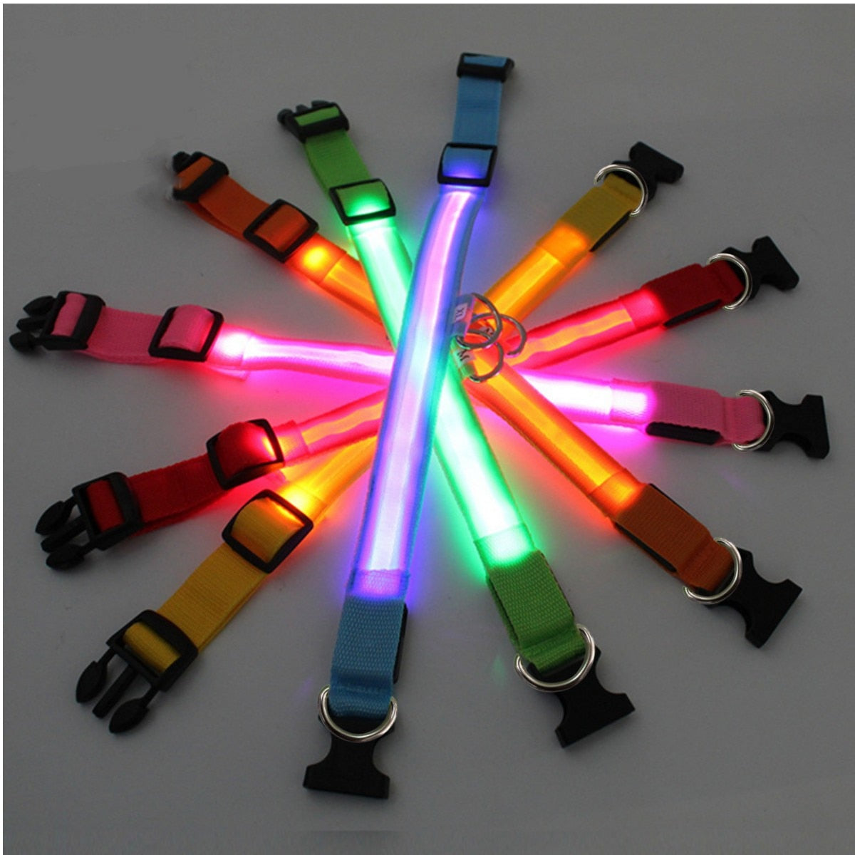 Correa Led brillante para perro, Collar luminoso con colgante, luz de lujo para perros y gatos, accesorios intermitentes de seguridad nocturna
